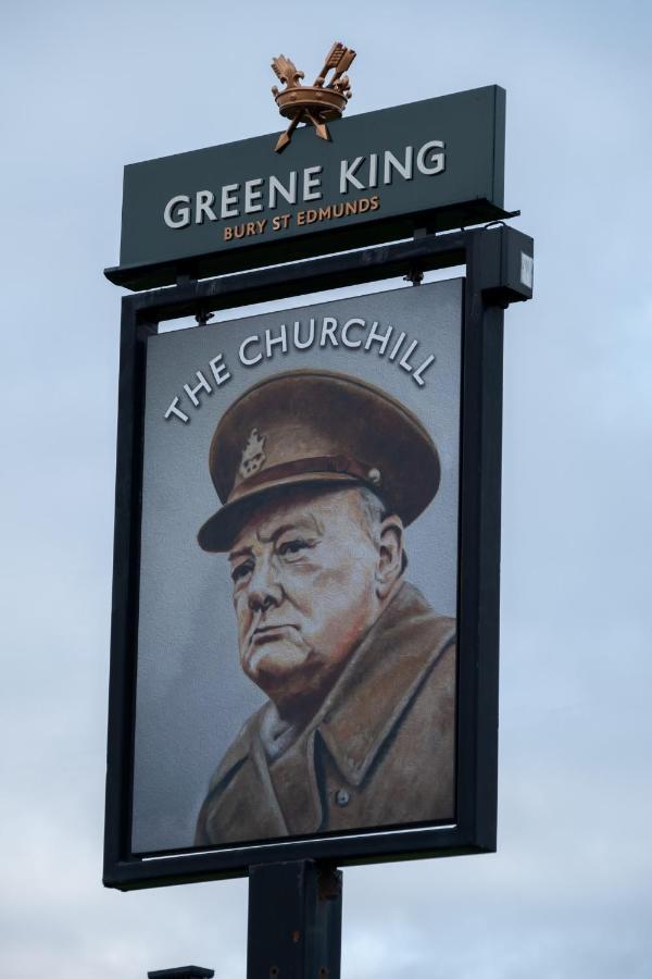 The Churchill By Greene King Inns Royal Wootton Bassett Zewnętrze zdjęcie