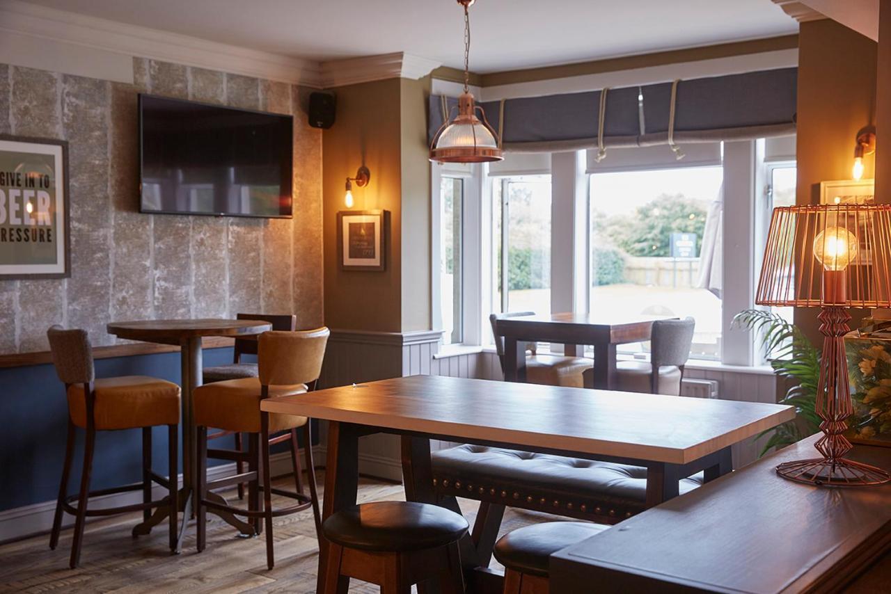 The Churchill By Greene King Inns Royal Wootton Bassett Zewnętrze zdjęcie