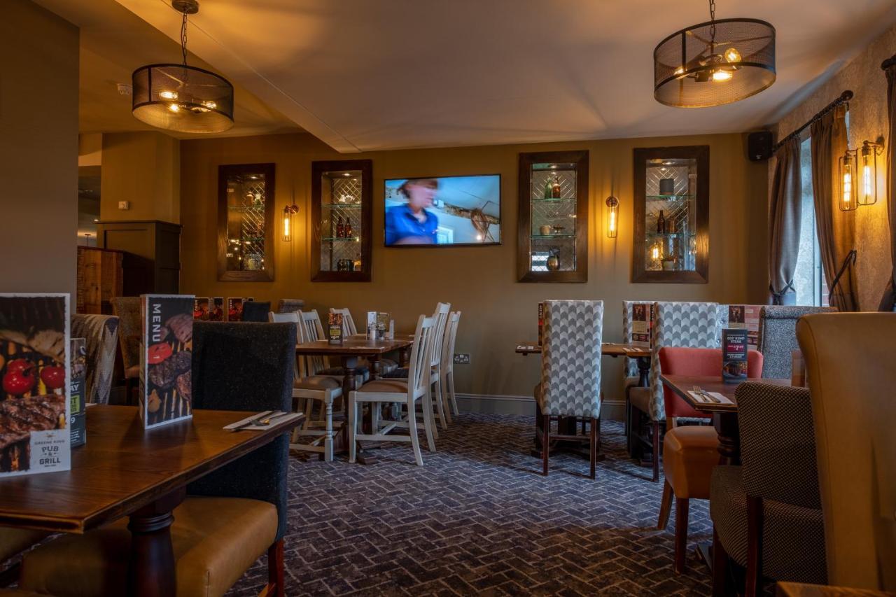 The Churchill By Greene King Inns Royal Wootton Bassett Zewnętrze zdjęcie