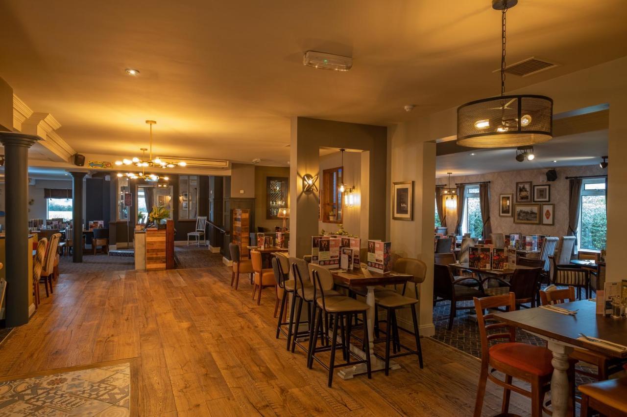 The Churchill By Greene King Inns Royal Wootton Bassett Zewnętrze zdjęcie