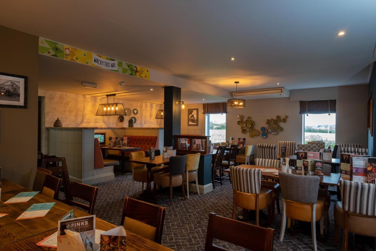 The Churchill By Greene King Inns Royal Wootton Bassett Zewnętrze zdjęcie